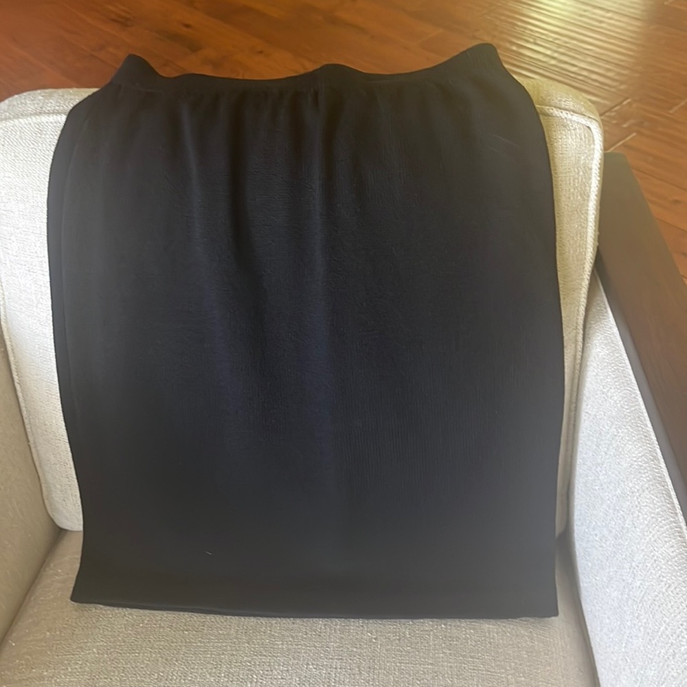 At John Black mid level basic skirt